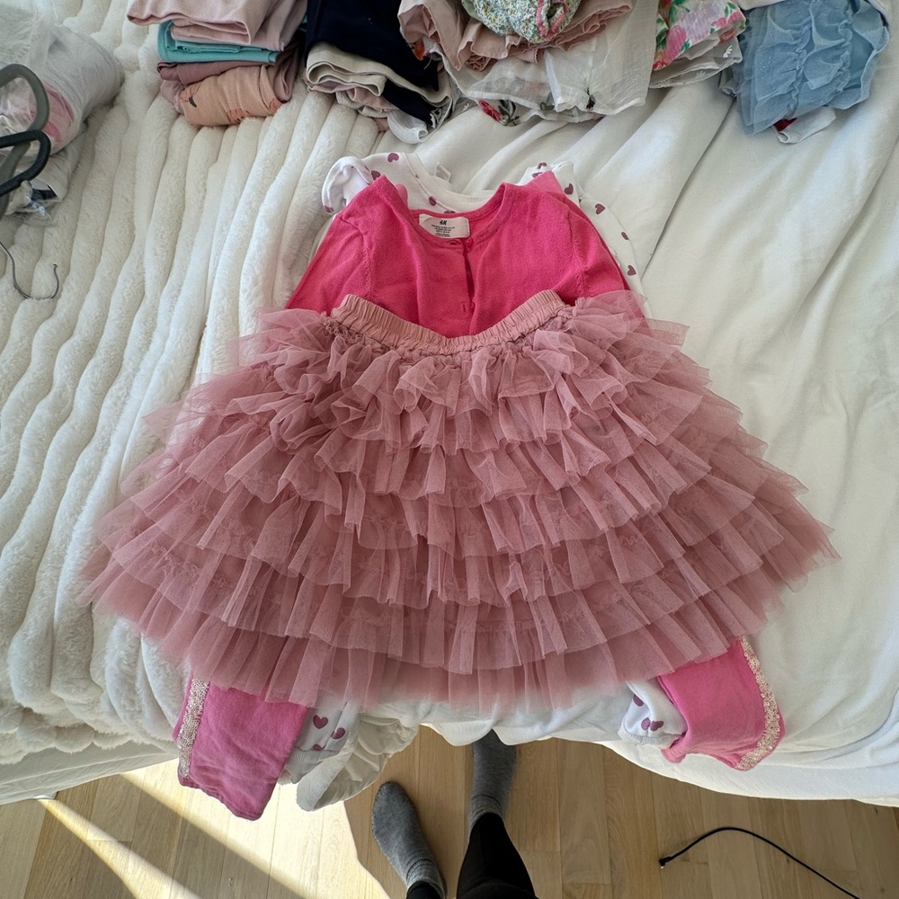 Set 5 pieces Heart Pattern Kids outfit, pink sweater, leggings and skirt